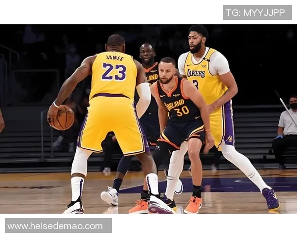 10月13日勇士对湖人精彩直播回顾与赛后分析全方位解读比赛亮点与球员表现 10月13日勇士对湖人精彩直播回顾与赛后分析全方位解读比赛亮点与球员表现