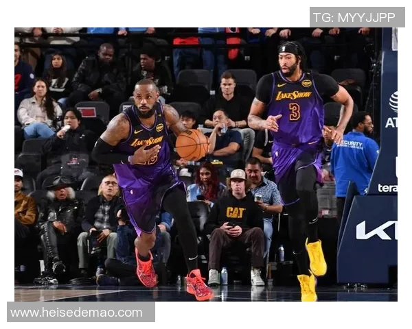 2013年湖人与快船的激情对决回顾与分析